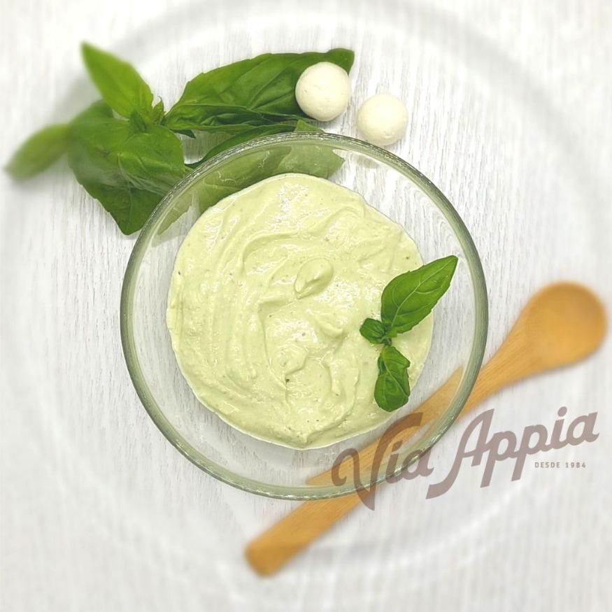 DIP DE QUESO DE CABRA CON PESTO DE ALBAHACA