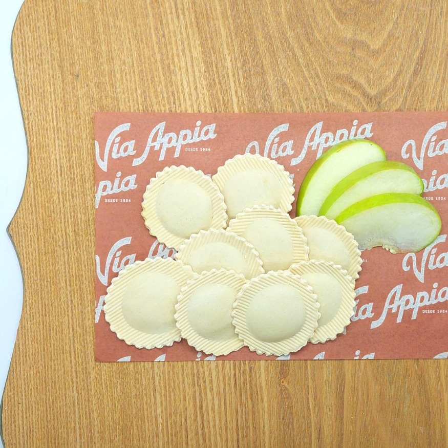 PASTA RELLENA CON QUESO DE CABRA Y MANZANAS VERDES