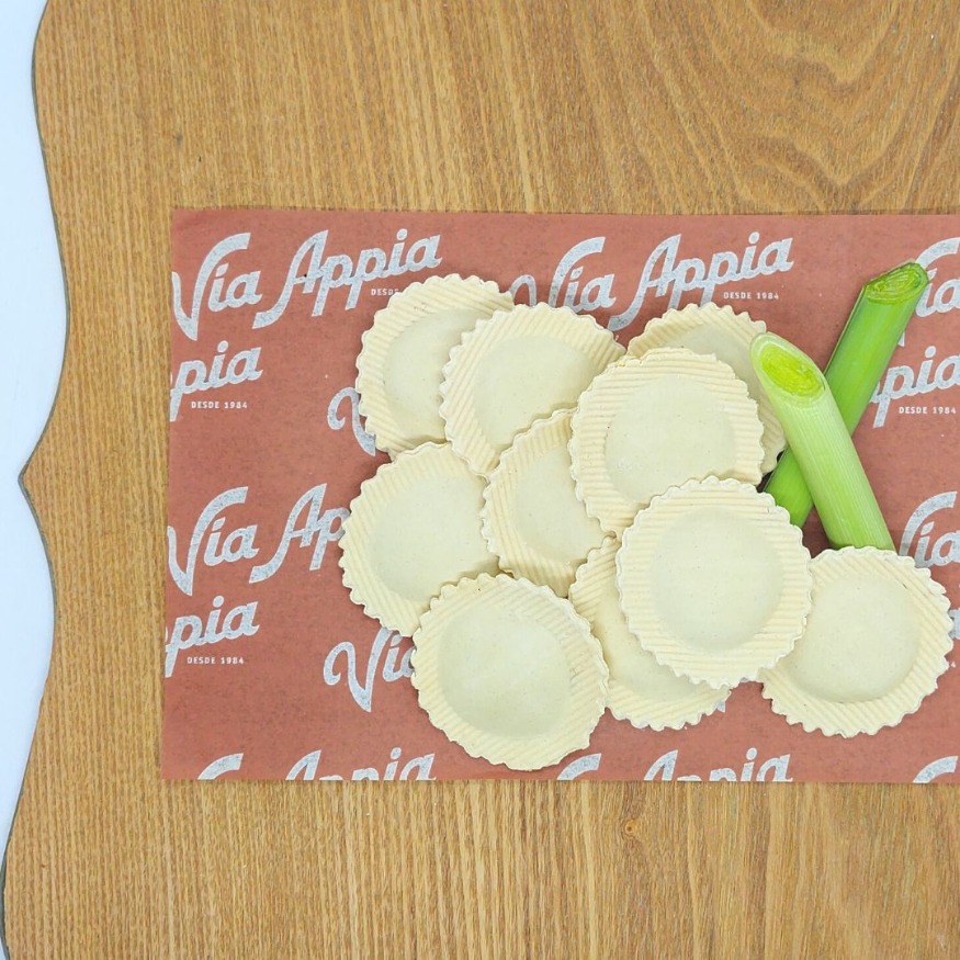 PASTA RELLENA CON PAPAS, CEBOLLÍN Y PECORINO