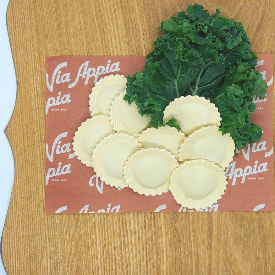 PASTA RELLENA DE KALE (COL RIZADA) CON QUESO DE CABRA