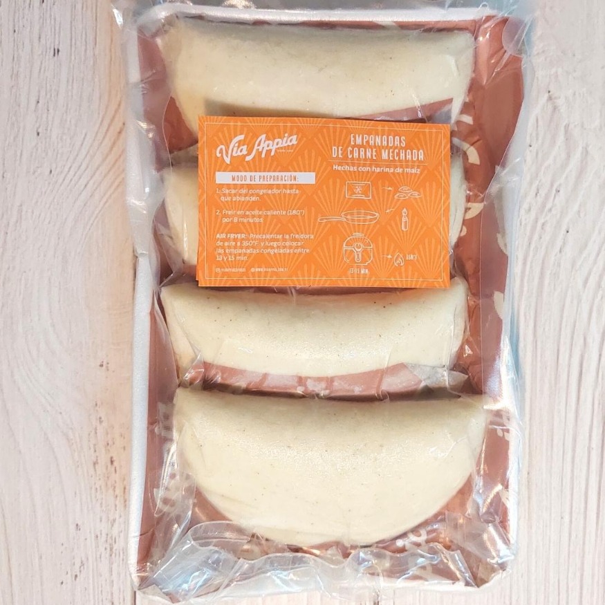 EMPANADAS DE MAÍZ RELLENAS CON CARNE MECHADA