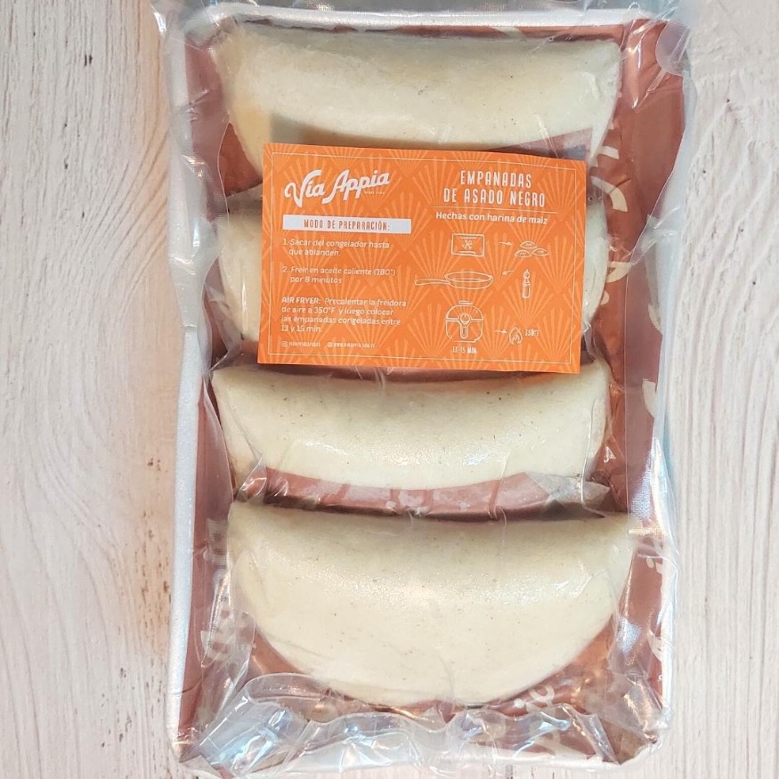 EMPANADAS DE MAÍZ RELLENAS CON ASADO NEGRO
