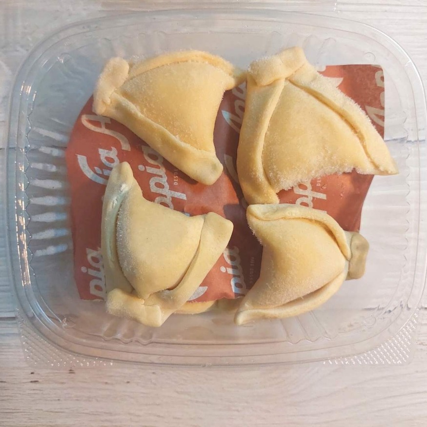 MINI EMPANADAS DE TRIGO RELLENAS CON QUESO