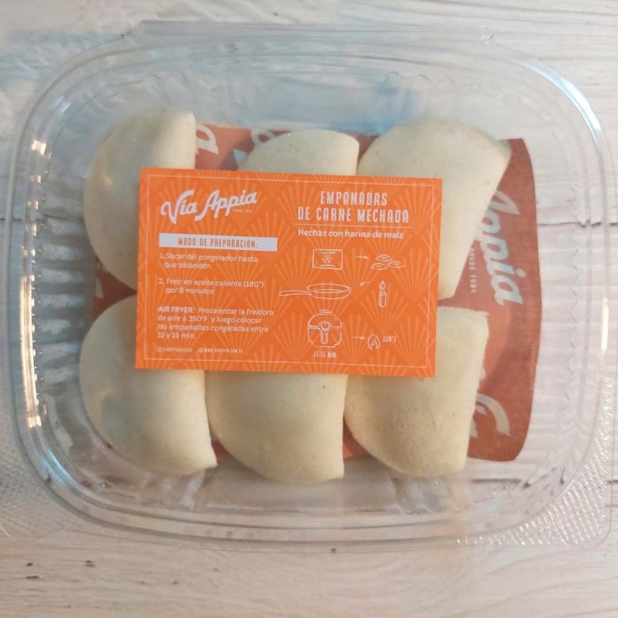 MINI EMPANADITAS DE MAIZ RELLENAS DE CARNE MECHADA