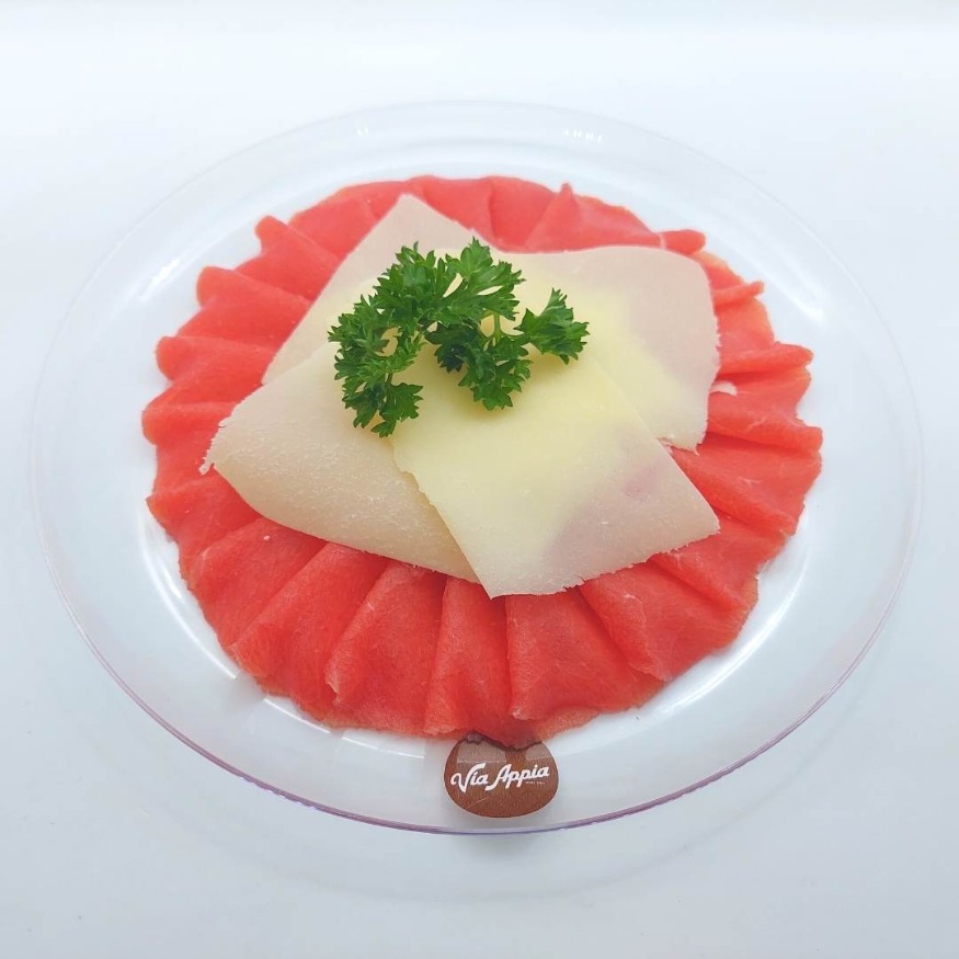 CARPACCIO DE LOMITO Y REGGIANO EN BANDEJA