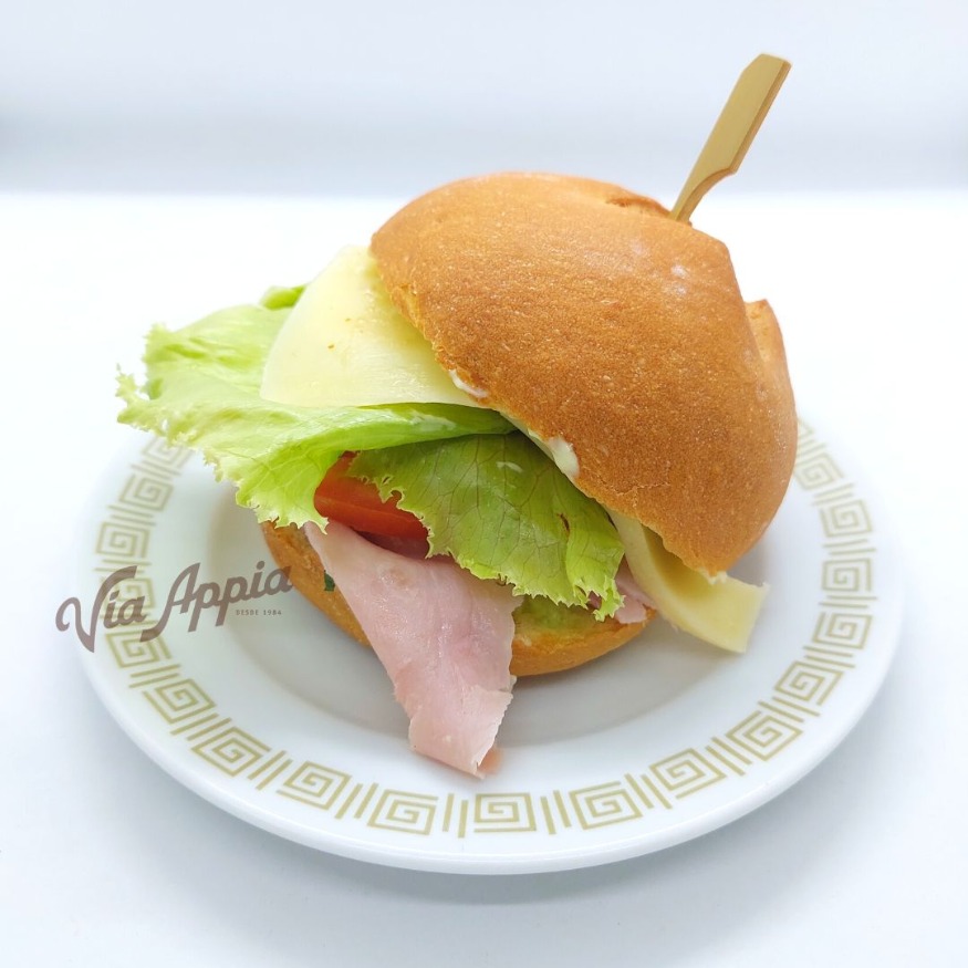 SÁNDWICH MIGNON DE JAMÓN BISCOTTO Y QUESO GOUDA