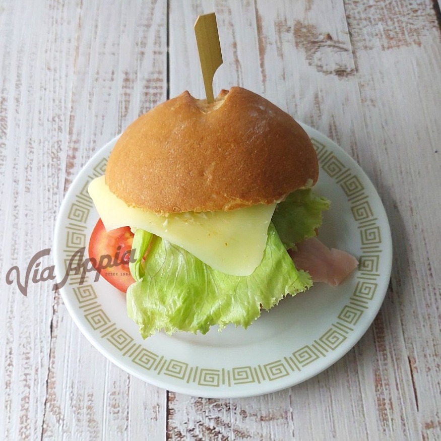 SÁNDWICH MIGNON DE JAMÓN BISCOTTO Y QUESO GOUDA