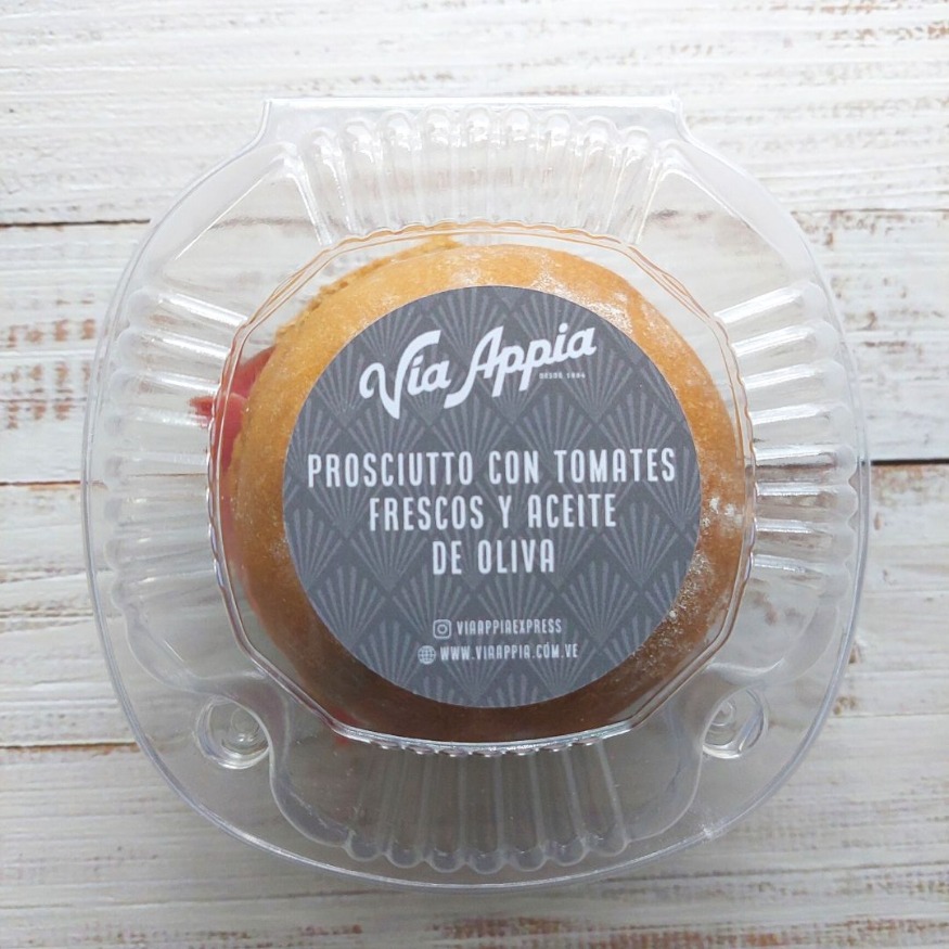 SÁNDWICH MIGNON DE PROSCIUTTO DI PARMA Y TOMATES FRESCOS
