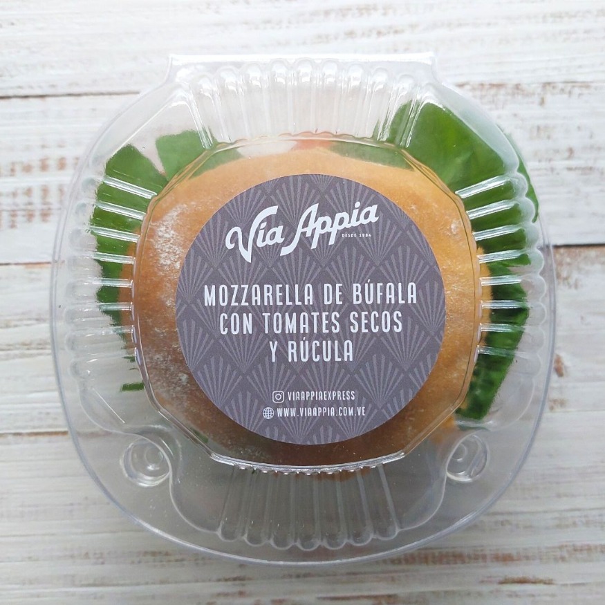 SÁNDWICH MIGNON CON MOZZARELLA DE BÚFALA, RÚCULA Y TOMATES SECOS