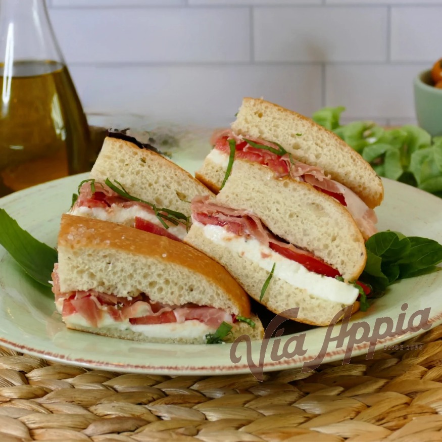 FOCACCIA RELLENA CON MOZZARELLA DE BÚFALA Y PROSCIUTTO DI PARMA  (SANDWICH)