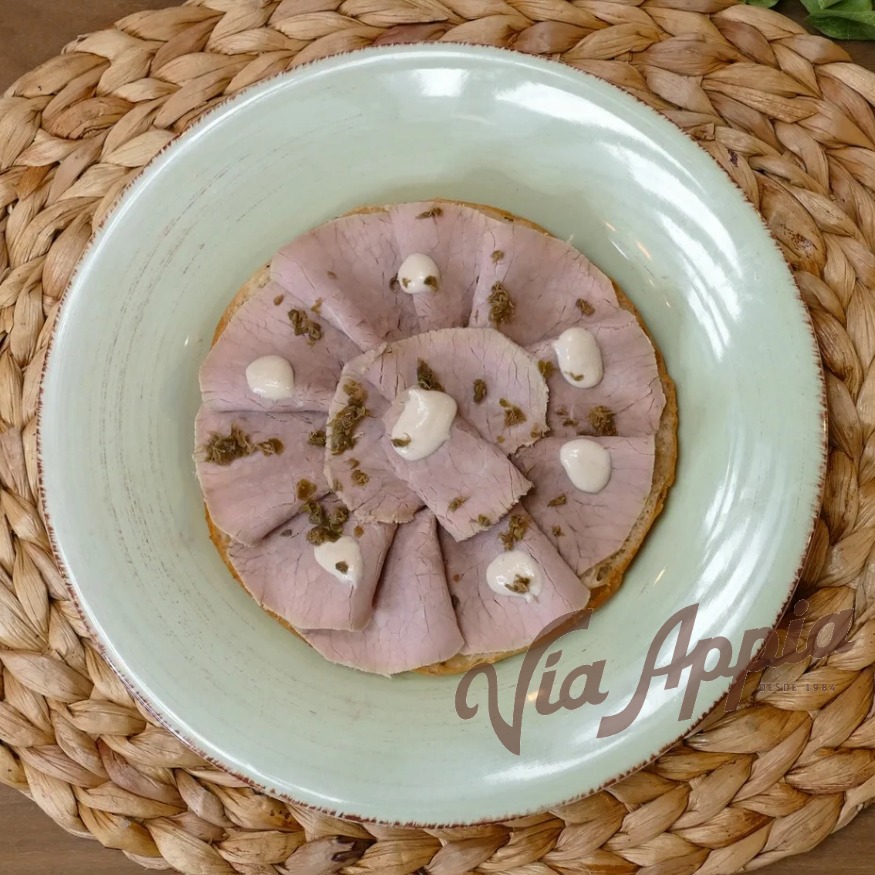 FOCACCIA RELLENA CON  VITEL TONÉ  (SANDWICH)