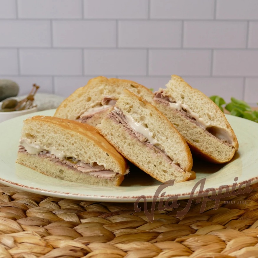 FOCACCIA RELLENA CON  VITEL TONÉ  (SANDWICH)