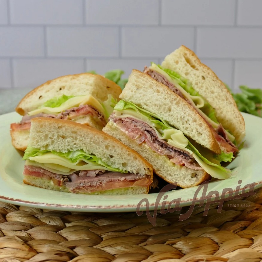 FOCACCIA RELLENA DE ROAST BEEF Y QUESO HOLANDÉS (SANDWICH)