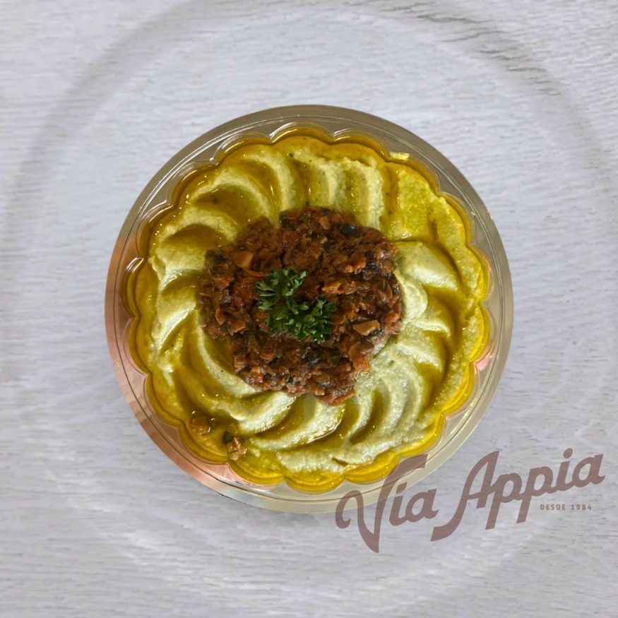 DIP DE BRÓCOLI CON TAPENADE DE TOMATES SECOS CON ACEITUNAS NEGRAS, ALBAHACA Y ALMENDRAS