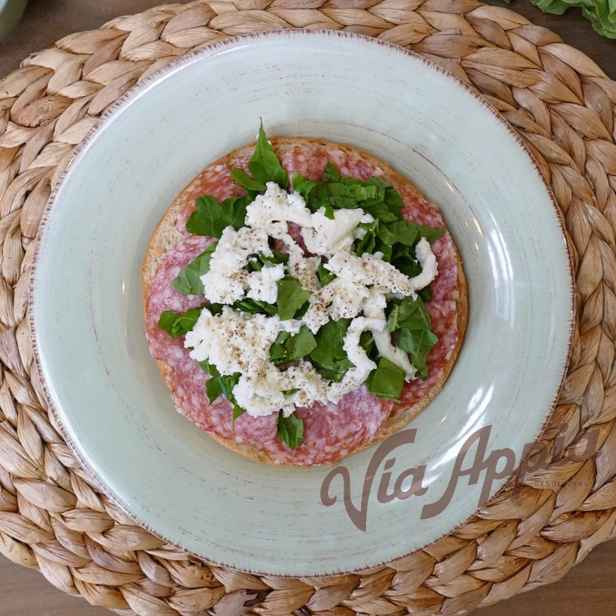 FOCACCIA RELLENA DE SALAME Y MOZZARELLA DE BÚFALA (SANDWICH)