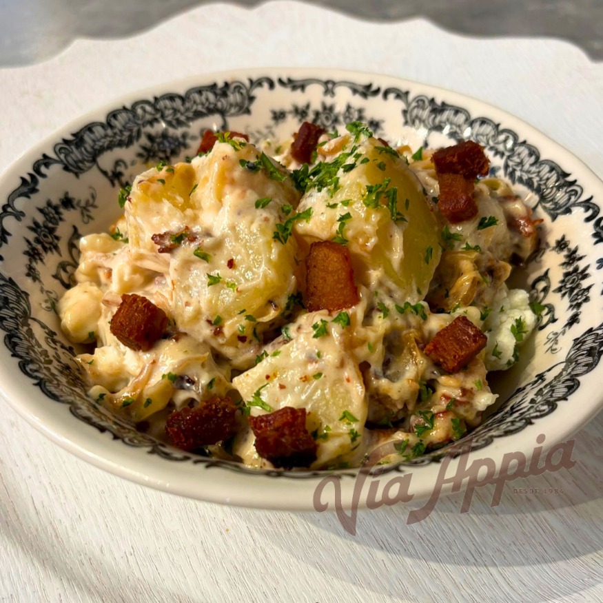 ENSALADA DE PAPAS, PANCETTA Y CABRA