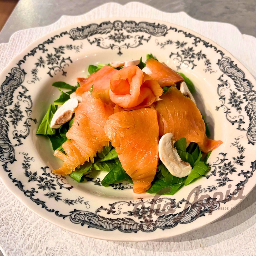 ENSALADA DE SALMÓN AHUMADO NORUEGO