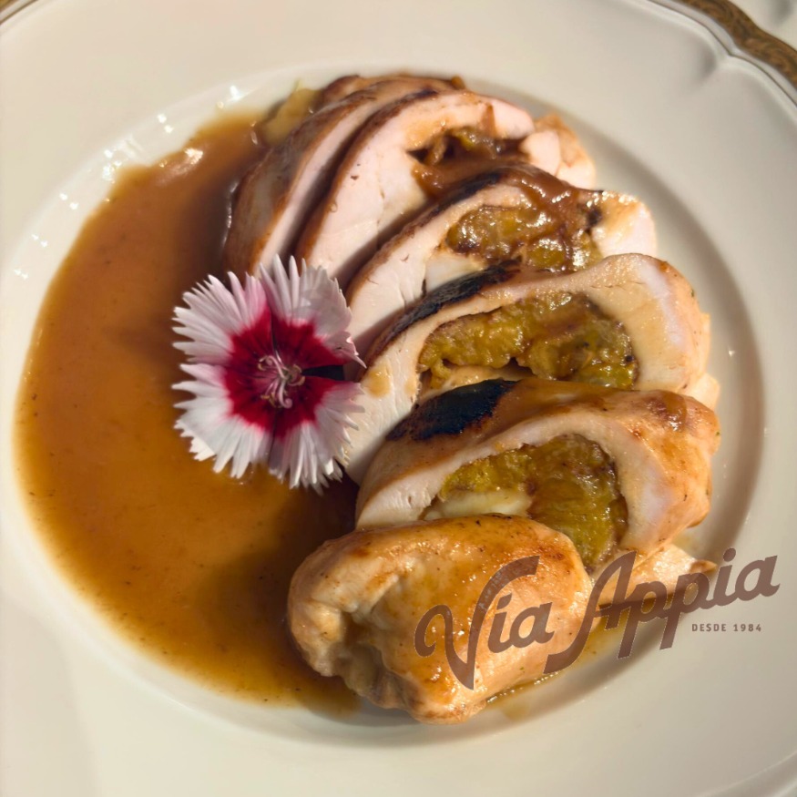 PECHUGA DE POLLO RELLENA CON MOZZARELLA Y PLáTANOS DULCES