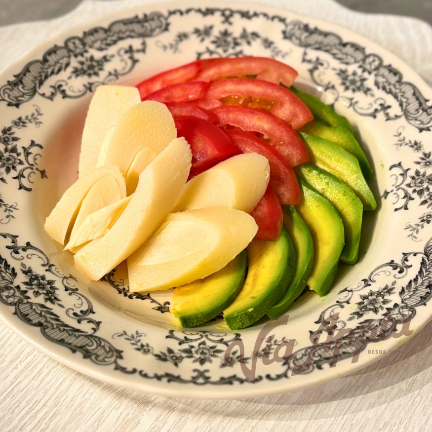 ENSALADA DE AGUACATE, PALMITO Y TOMATE