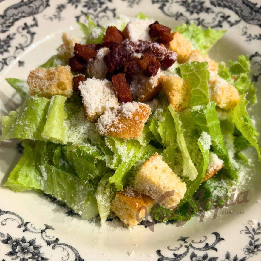 ENSALADA CÉSAR CON LECHUGA ROMANA