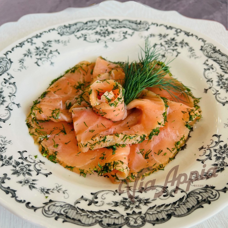 SALMÓN MARINADO AL ENELDO  O GRAVLAX