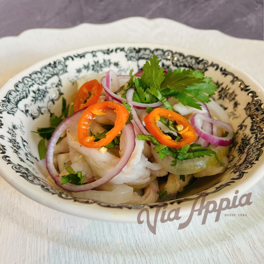 CEVICHE DE PESCADO BLANCO CON CILANTRO Y CEBOLLA MORADA