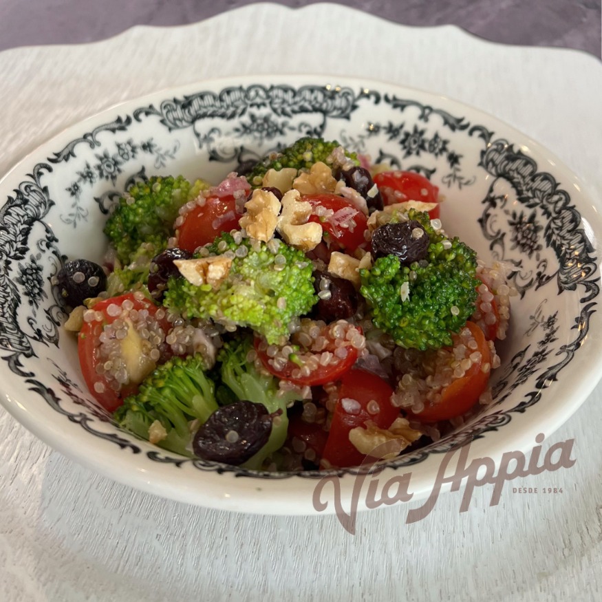 QUINOA BLANCA Y ROJA CON TOMATES CHERRY, BRóCOLI Y NUECES